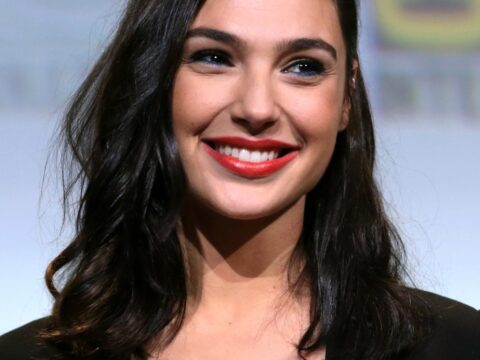 Gal_Gadot_cropped_lighting_corrected-480x360